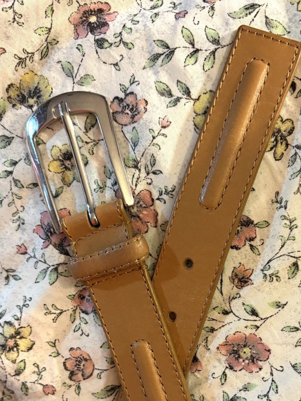Ellen Tracy Gen. Leather Tan Belt 1" Wide with Silver D-Buckle /Raised Stitching